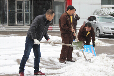 佳华科技组织员工扫雪活动5