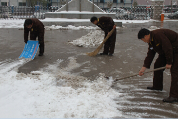 佳华科技组织员工扫雪活动4