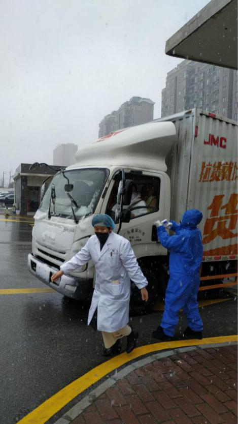 冲破雨雪！佳华科技为战疫捐助的第二批防护物资送达1