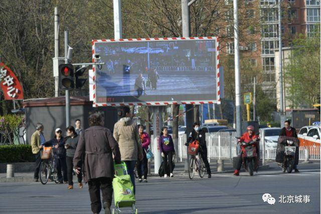 北京晚报：闯红灯上大屏！通州试点“行人闯红灯违法直播神器”