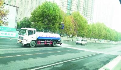 重点路段洒水降尘