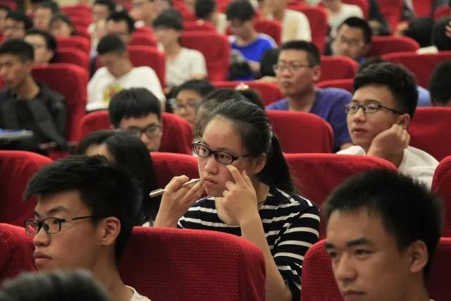 华中科技大学校友总会：校友李玮：志存高远 路在脚下